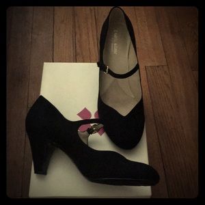Black suede naturalizer heels in wide size 8